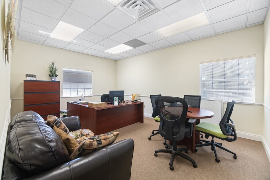 More Photos Of 7100 S Beneva Rd, Sarasota Office For Lease