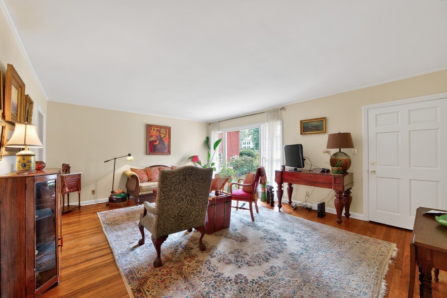 More Photos Of 827 Pinetree Dr, Decatur Apartments For Sale