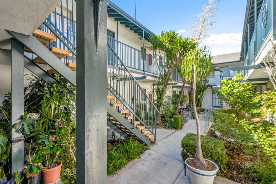 More Photos Of 1799 N Hollywood Way, Burbank Apartments For Sale