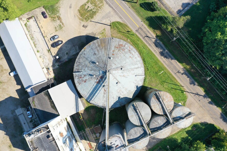 More Photos Of 945 Mill Rd, Loudonville Industrial For Sale