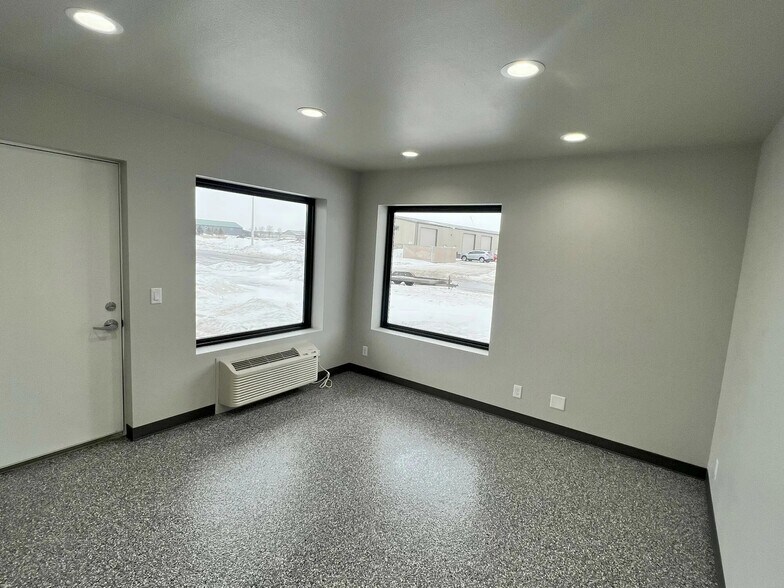 More Photos Of 2017 Industrial St, Tea Industrial For Lease