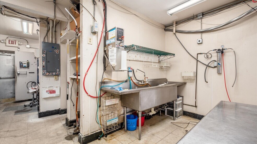 More Photos Of 1821 E Wheeling Ave, Cambridge Fast Food For Lease