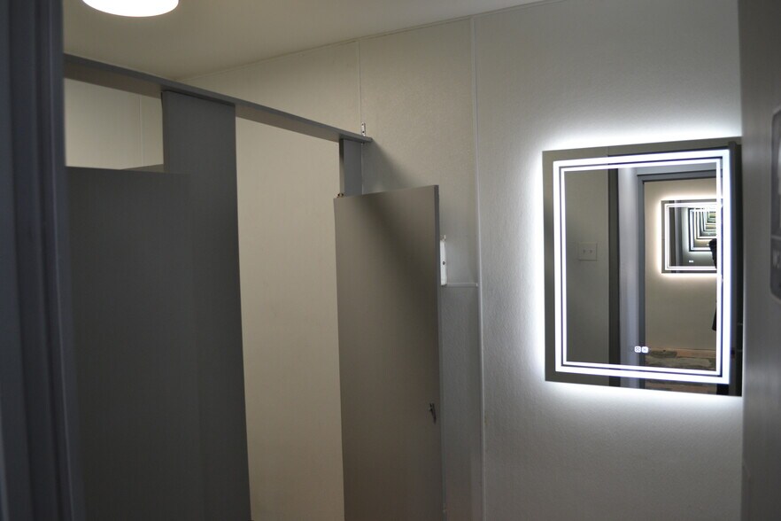 More Photos Of 4910B San Bernardo Ave, Laredo Hospitality For Sale