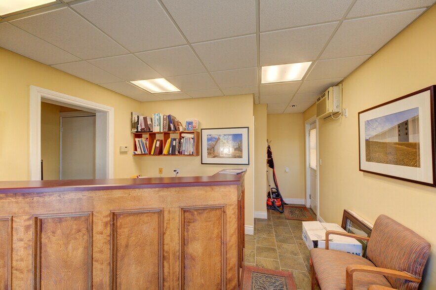 More Photos Of 60-62 Colborne St W, Brantford Storefront Retail Residential For Sale