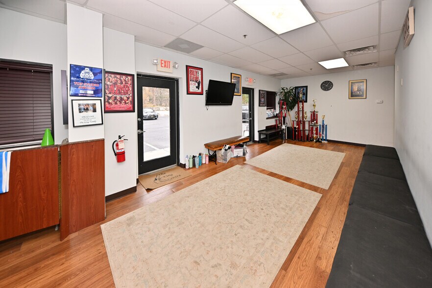 More Photos Of 60 Whitney Rd, Mahwah Warehouse For Lease