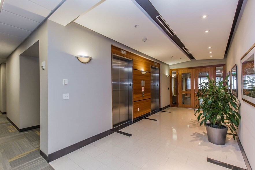 More Photos Of 200 E Broad St, Greenville Office For Lease