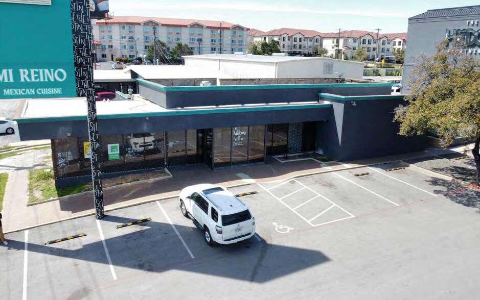 More Photos Of 8214 N Interstate 35, Austin Restaurant For Lease