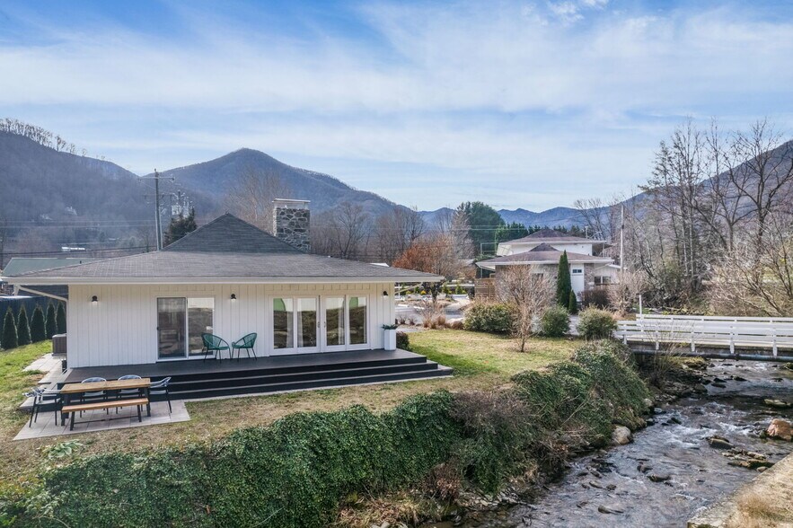 More Photos Of 4102 Soco Rd, Maggie Valley Hotel For Sale