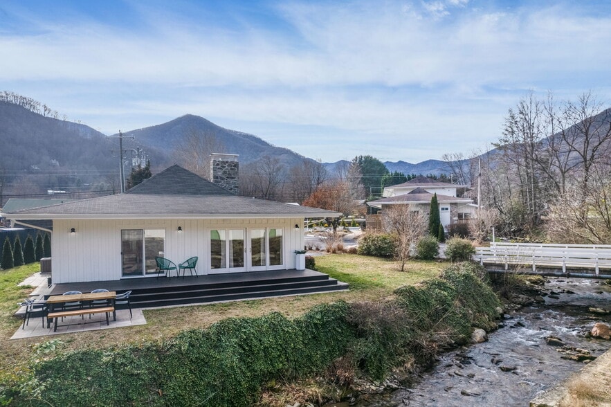 More Photos Of 4102 Soco Rd, Maggie Valley Hotel For Sale