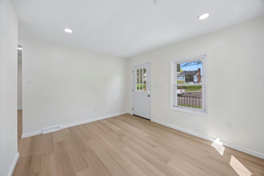 More Photos Of 102 Bristol Oxford Valley Rd, Langhorne Specialty For Lease