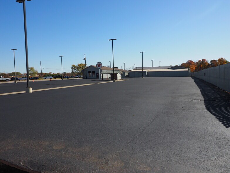 More Photos Of 9430 N Karen Dr, Mooresville Light Distribution For Lease
