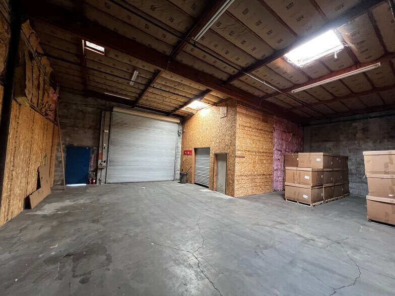 More Photos Of 860 Commerce St, Redding Warehouse For Lease
