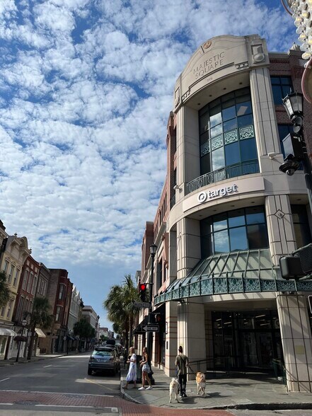 More Photos Of 211 King St, Charleston Office For Lease