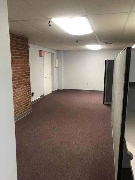 More Photos Of 5 E 12th St, Paterson Showroom For Lease