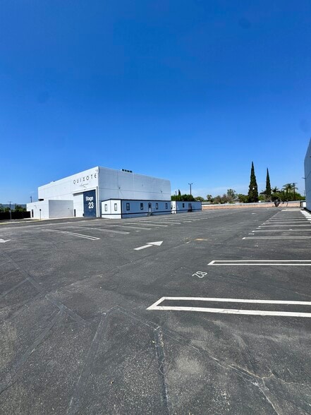 More Photos Of 13951 Saticoy St, Panorama City Movie Radio TVStudio For Lease