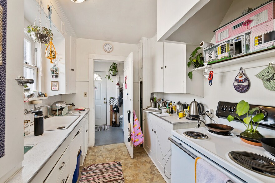 More Photos Of 4319 SW Oregon St, Seattle Apartments For Sale
