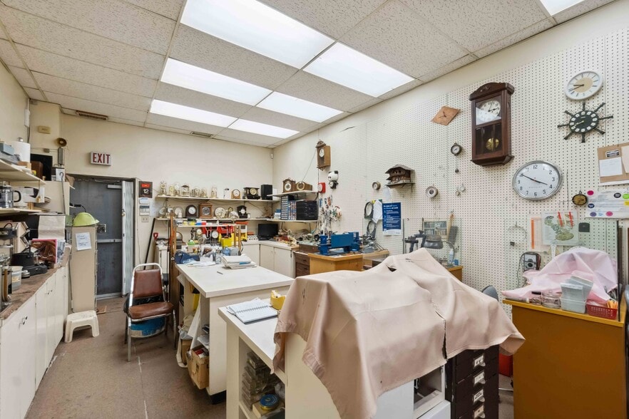 More Photos Of 431 Bank St, Ottawa Storefront For Sale