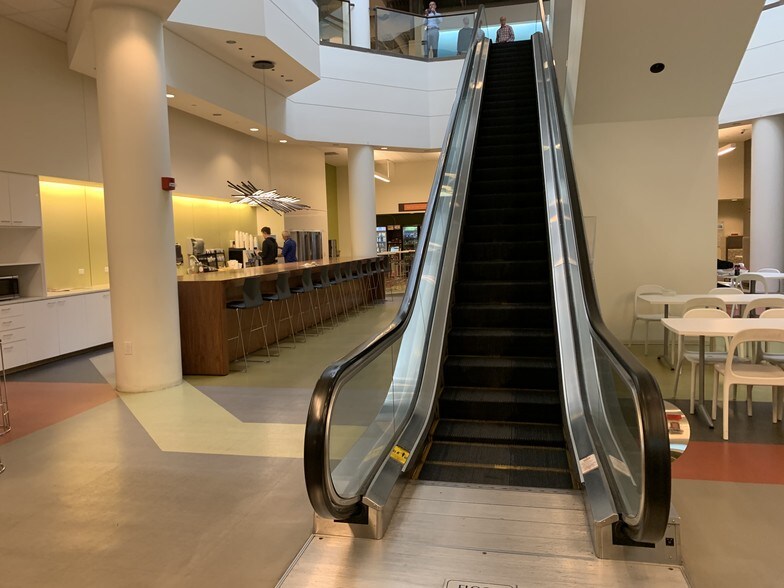 More Photos Of 49 W Maryland St, Indianapolis General Retail For Lease