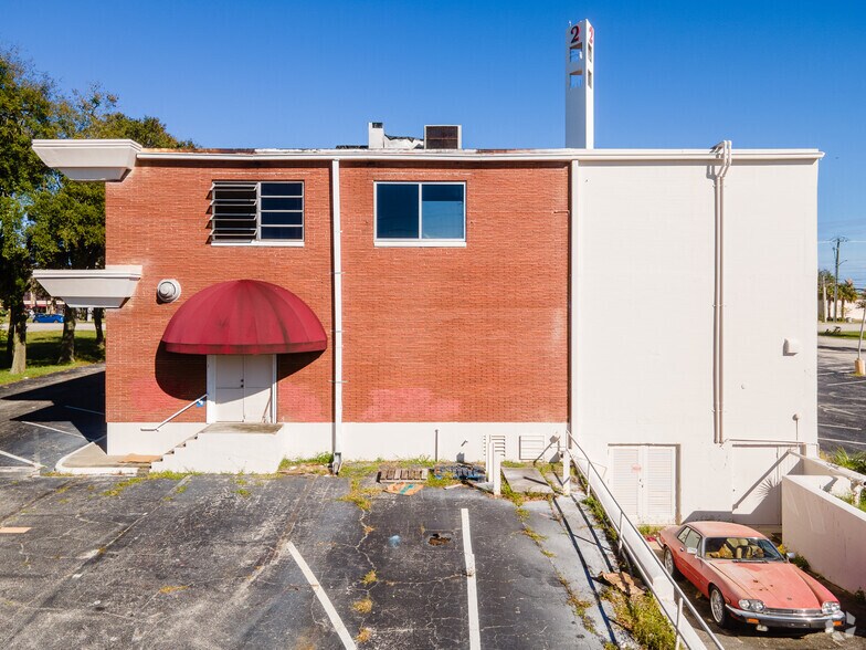 More Photos Of 228 N Ridgewood Ave, Daytona Beach Office Residential For Sale