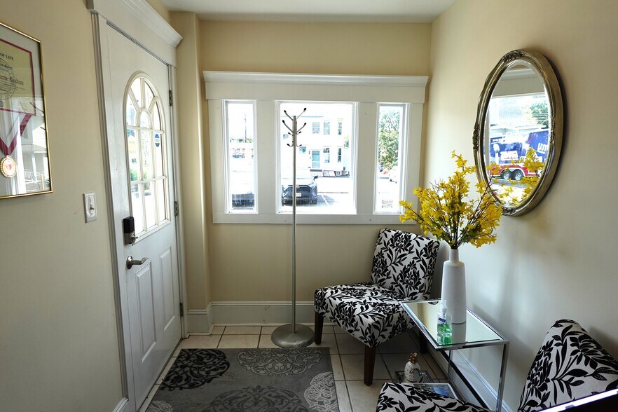 More Photos Of 235 Everett Ave, Wyckoff Office For Sale