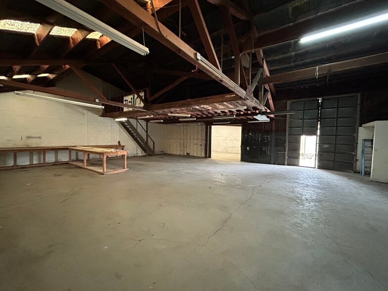 More Photos Of 227 Commission St, Salinas Showroom For Sale