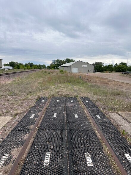 More Photos Of 601 E 10th St, Alton Warehouse For Sale