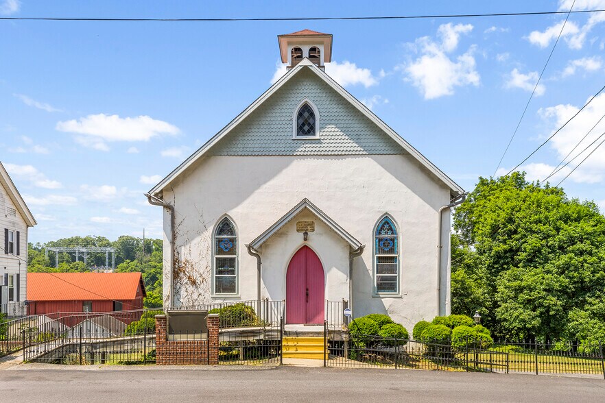 Primary Photo Of 2460 Mount rd, Aston Township Movie Radio TVStudio For Sale