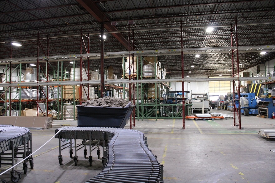 More Photos Of 3660 S School Ave, Fayetteville Warehouse For Lease