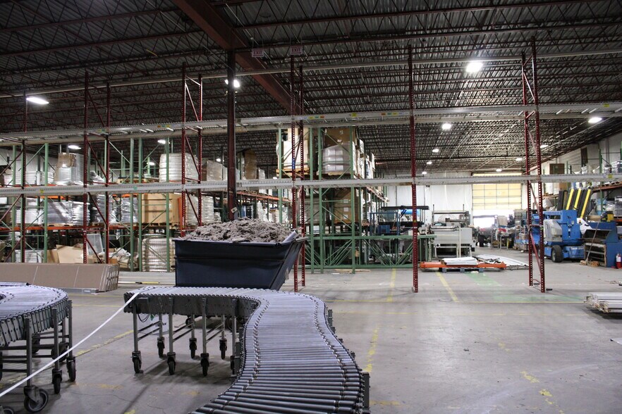More Photos Of 3660 S School Ave, Fayetteville Warehouse For Lease
