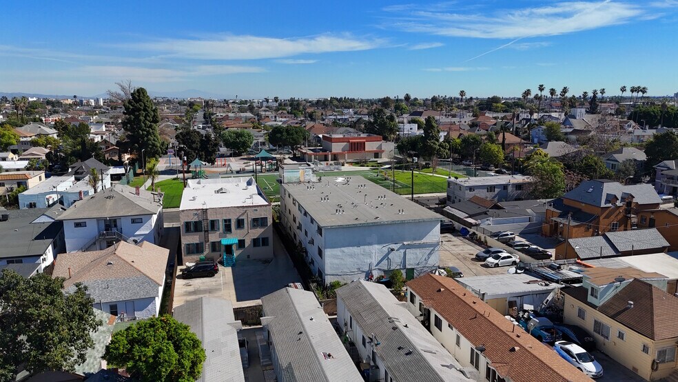 More Photos Of 2335 Wall St, Los Angeles Apartments For Sale