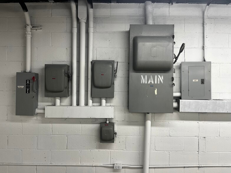 More Photos Of 206 Emile St, Greenville Warehouse For Lease