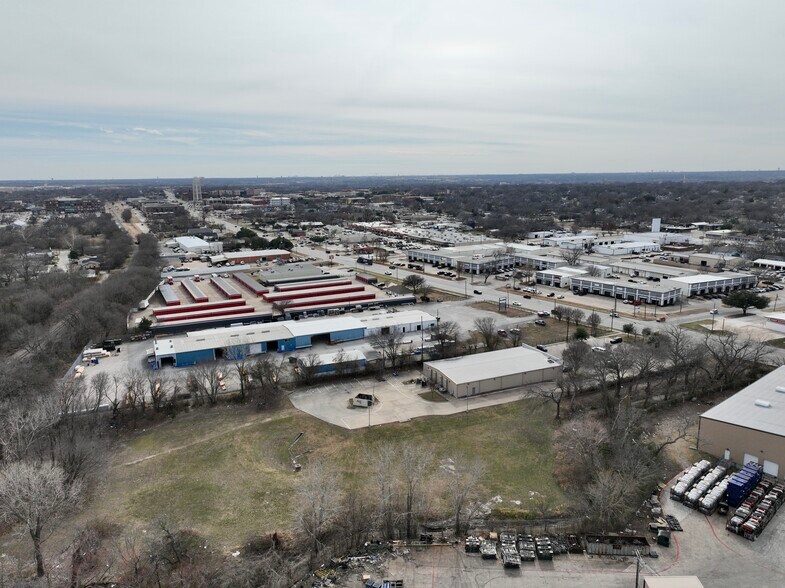 More Photos Of 902 N McDonald St, McKinney Industrial For Lease