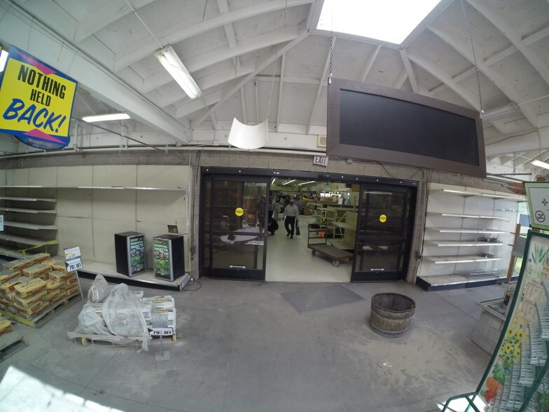 More Photos Of 1067 N Davis Rd, Salinas Garden Center For Lease