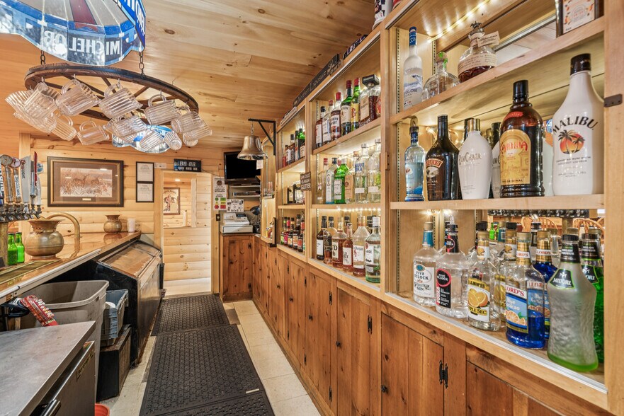 More Photos Of 1 Maple ave, Chelsea Restaurant For Sale