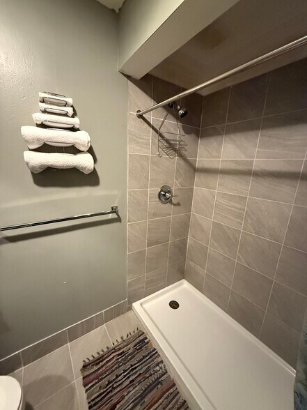 More Photos Of 1102 N Cunningham Ave, Urbana Hospitality For Sale