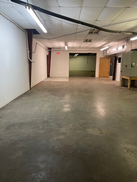 More Photos Of 3300 Jensen Dr, Houston Manufacturing For Lease