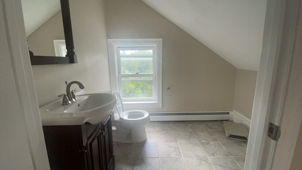 More Photos Of 6 Windsor St, Andover Office For Sale