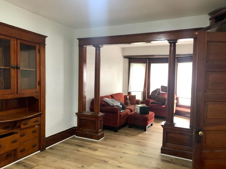 More Photos Of 2900 W Arthur Ave, Milwaukee Storefront Retail Residential For Sale