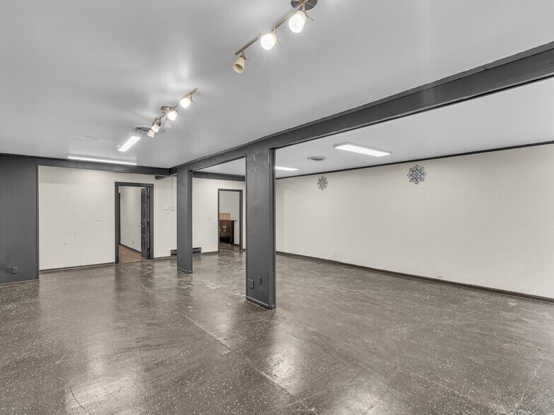 More Photos Of 811 E 1st St, Newberg Storefront Retail Residential For Lease