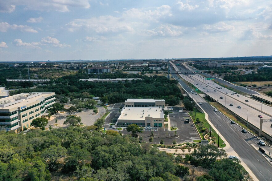 More Photos Of 19106 N Highway 281, San Antonio Medical For Lease
