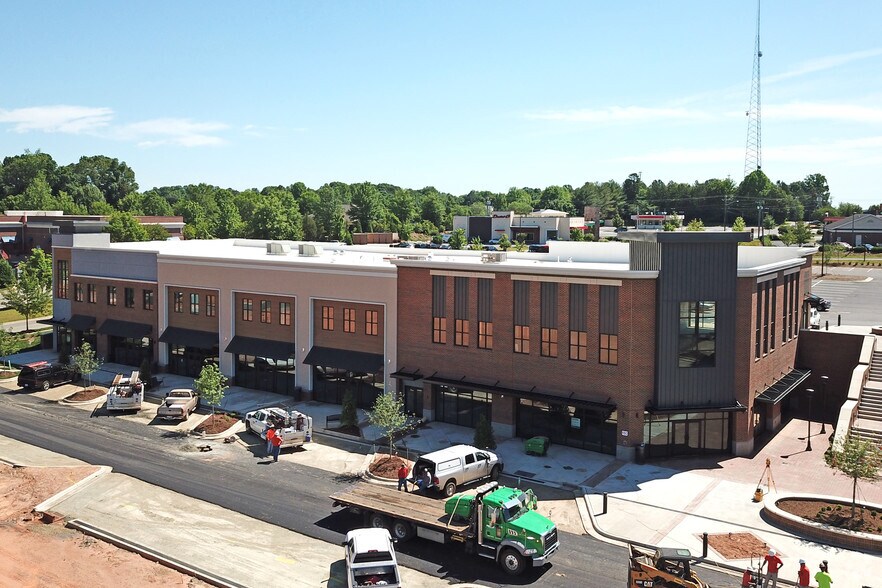 More Photos Of 6350 Clemmons Point Dr, Clemmons Freestanding For Lease