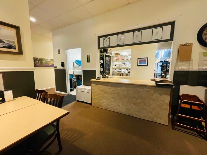 More Photos Of 439 Pittsfield Rd, Lenox Freestanding For Sale