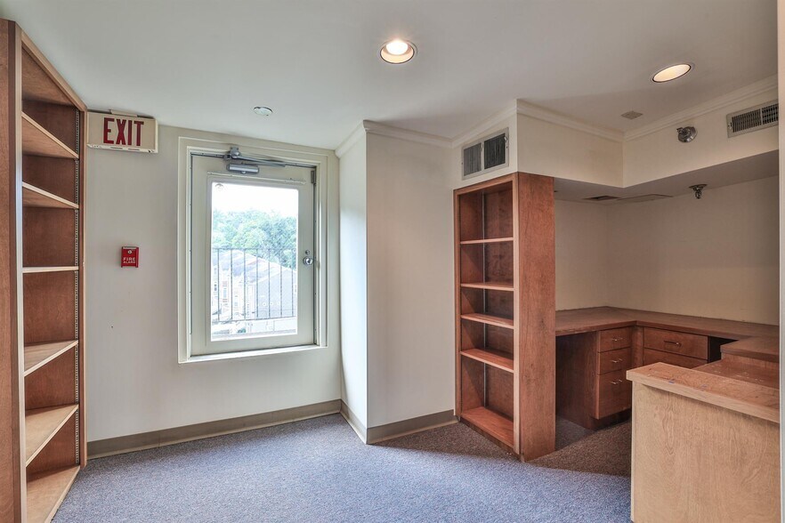 More Photos Of 2029 Madison Rd, Cincinnati Storefront Retail Residential For Sale