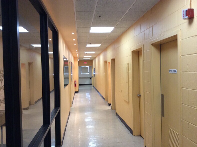 More Photos Of 80 Pickett District Rd, New Milford Manufacturing For Lease