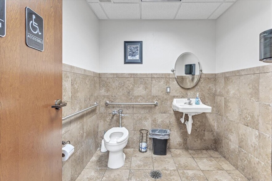 More Photos Of 304 S 29th St, Chickasha Medical For Sale