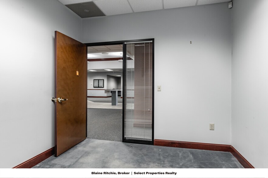 More Photos Of 1397 Elizabeth Pike, Mineral Wells Bank For Lease