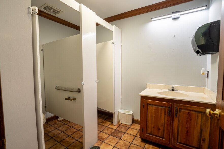 More Photos Of 11135 Monroe Rd, Matthews Distribution For Sale