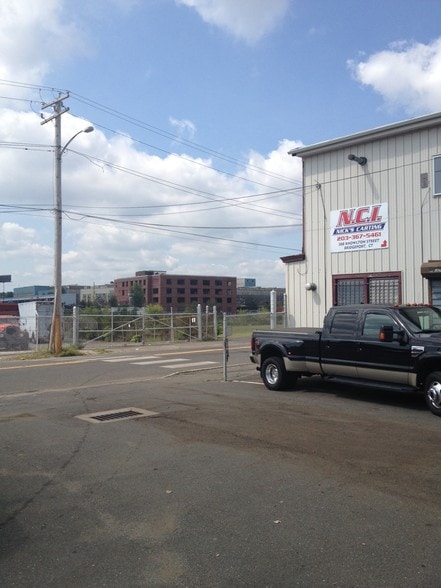 More Photos Of 388 Knowlton St, Bridgeport Warehouse For Lease