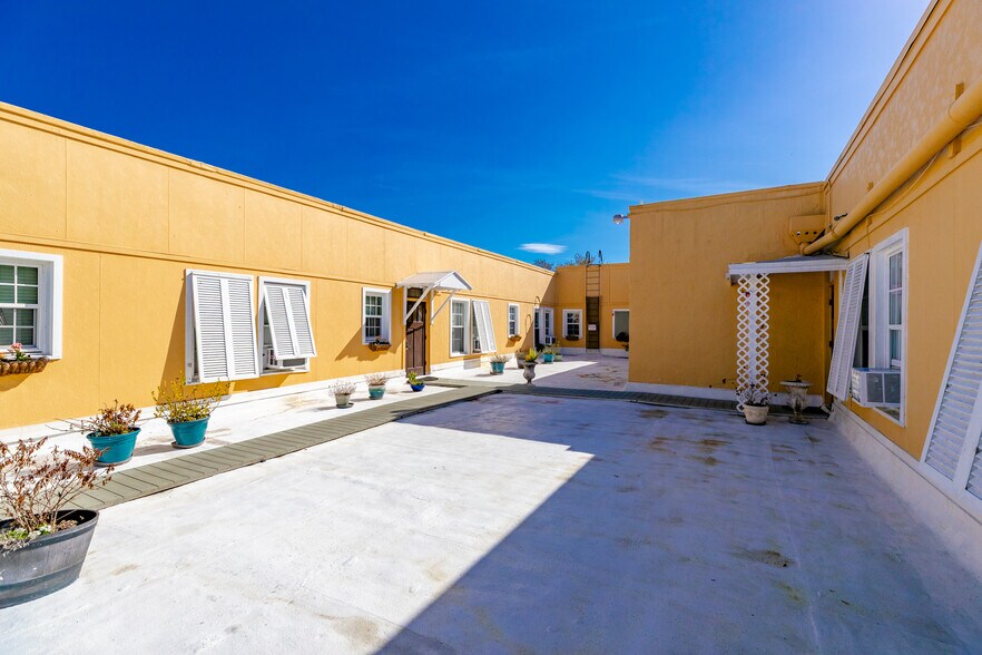 More Photos Of 2111 14th Ave, Vero Beach General Retail For Lease