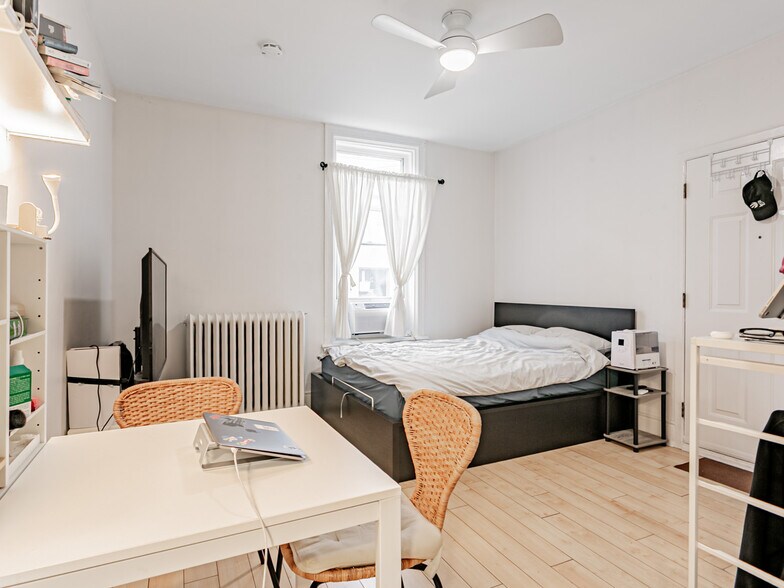 More Photos Of 24 Webster Av, Toronto Apartments For Sale